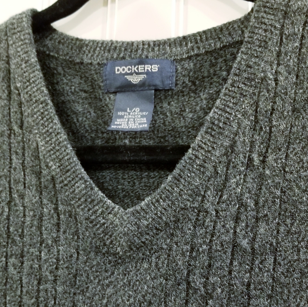 Dockers ribbed, v-neck sweater vest, L